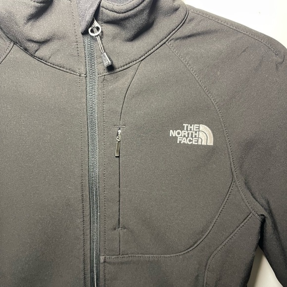 *Sold* The North Face Women’s Black TNF Apex Bionic Fitted Jacket in S - Picture 3 of 11